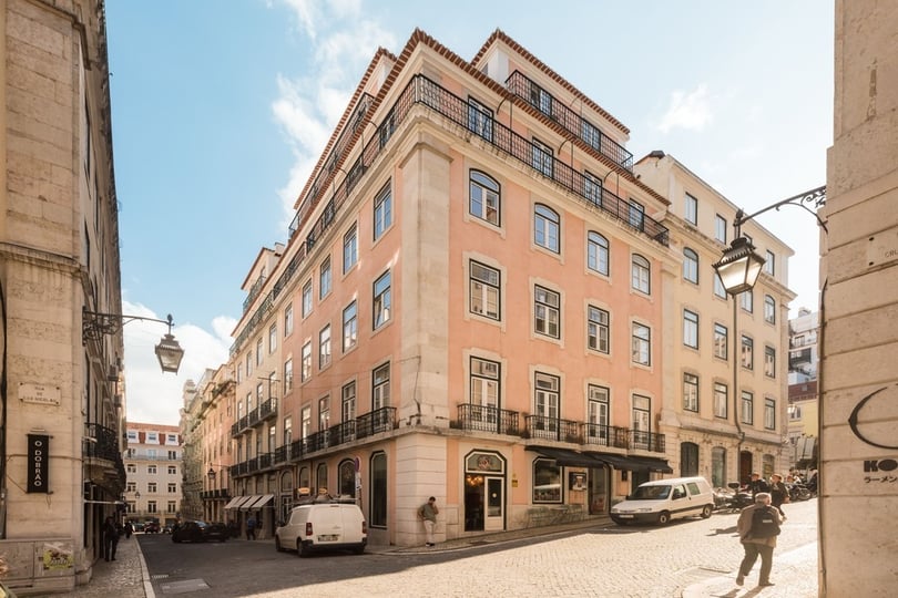Ando Living São Nicolau em Lisboa, projeto residencial com design moderno.