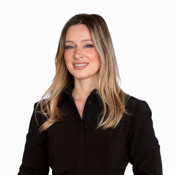 Manuela Luz, Satış