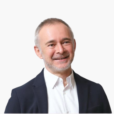 Retrato de Hakan Kodal, Chairman da OptylonKrea, especialista em investimento imobiliário e Golden Visa