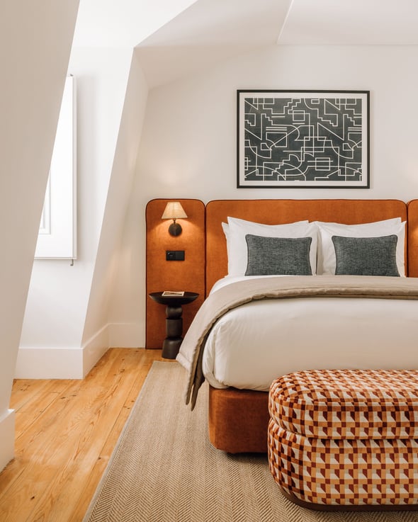 Quarto de apartamento turístico Ando Living em Portugal, com design contemporâneo e sofisticado, concebido para investidores Golden Visa e residentes internacionais.